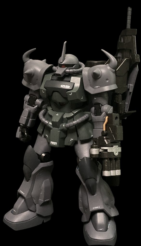 本体自体は触っていませんがガトリングシールドの一部をミキシングで使用してしまったのでジャンクで補ってそれっぽく作り直しました。ついでにバックパックに懸架できるようにして雰囲気だけでも改造感を出そうとしました。