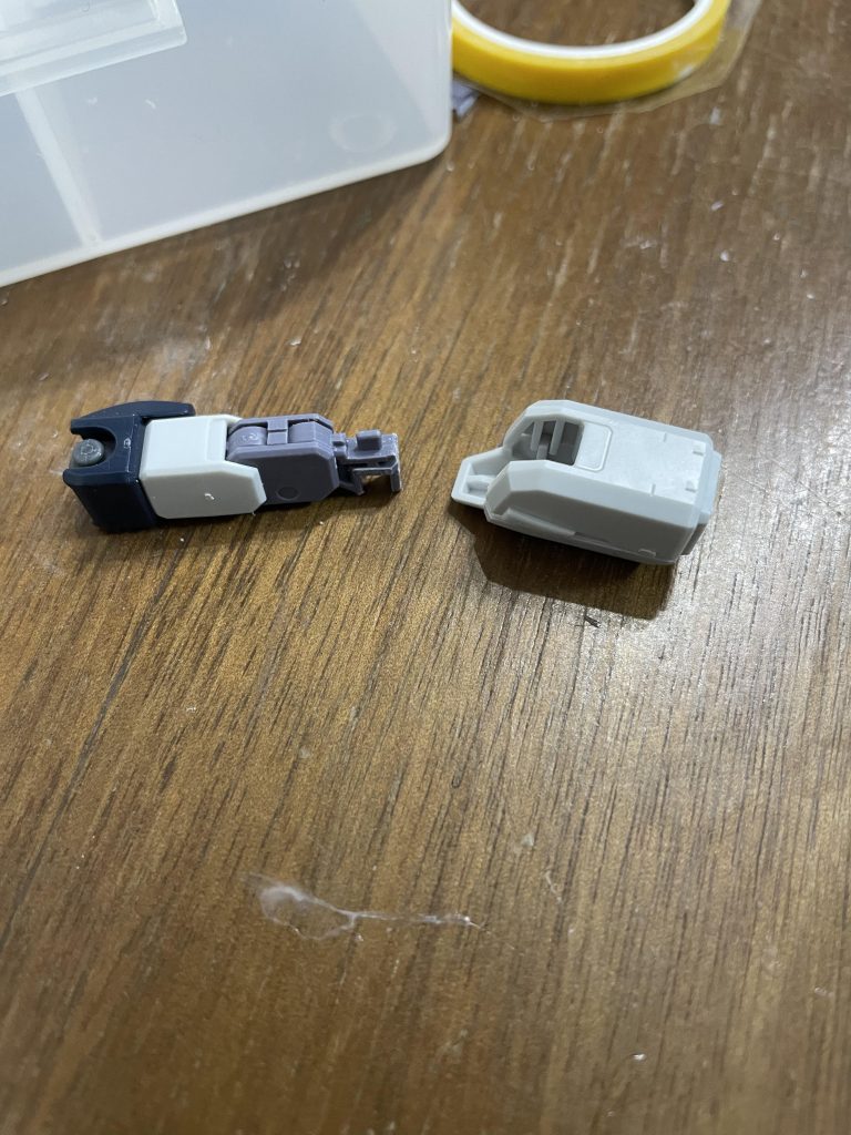 腕部は後ハメ加工。