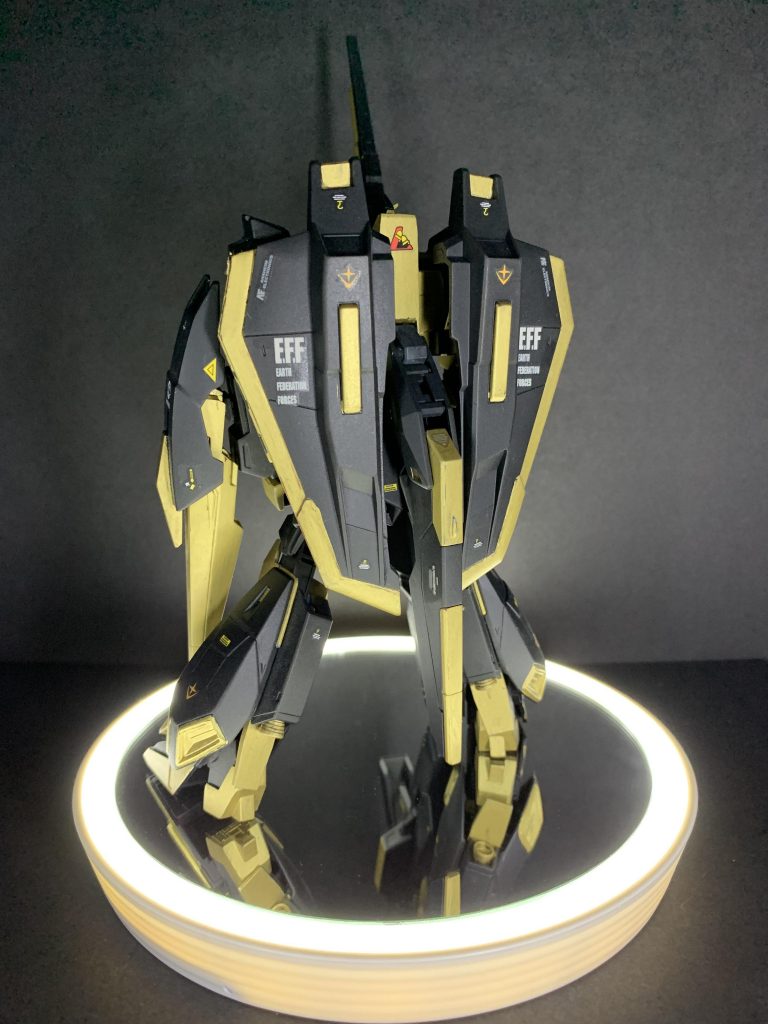 バックショットも。背中側のセンターにロンドベルのデカールを。