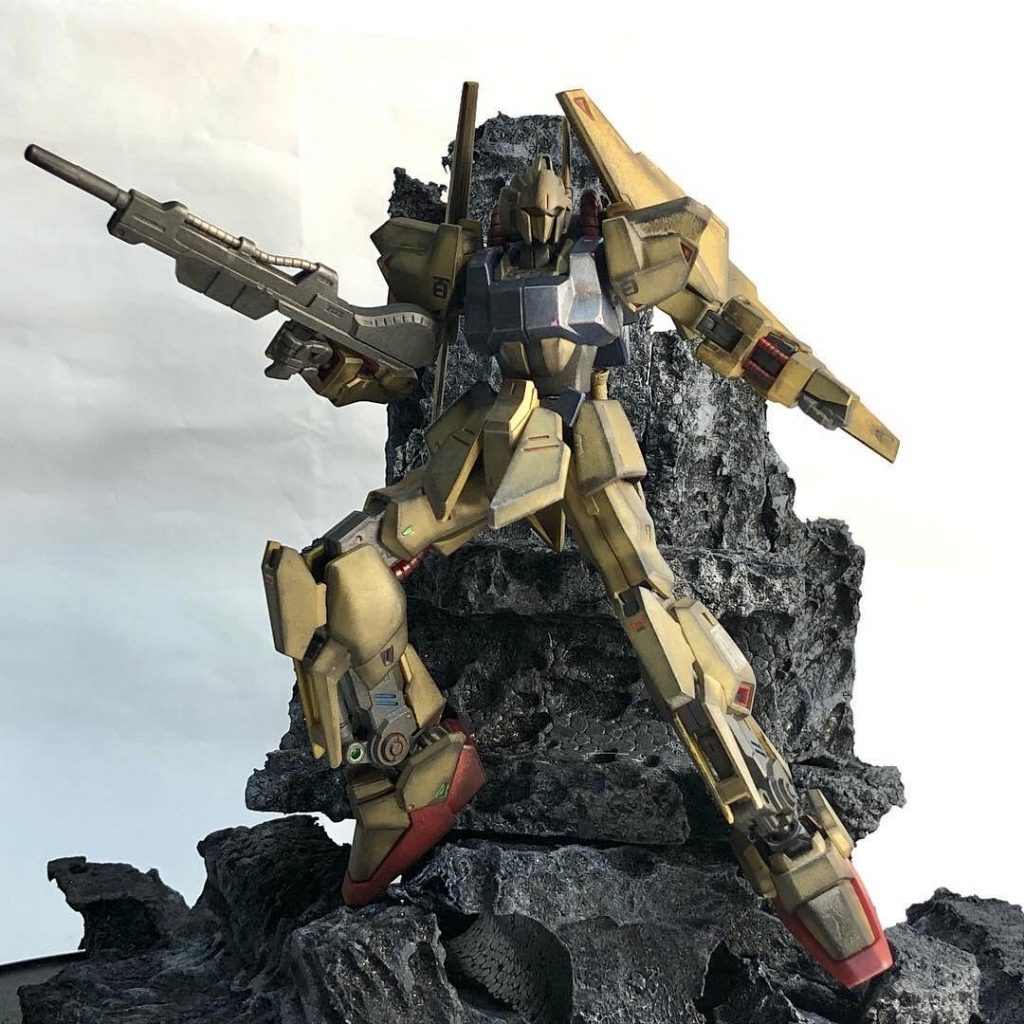 ボデイはクロムゴールドを使用したので暗めのゴールド内部フレームは焼き鉄とリアルタッチを使用し部分塗装