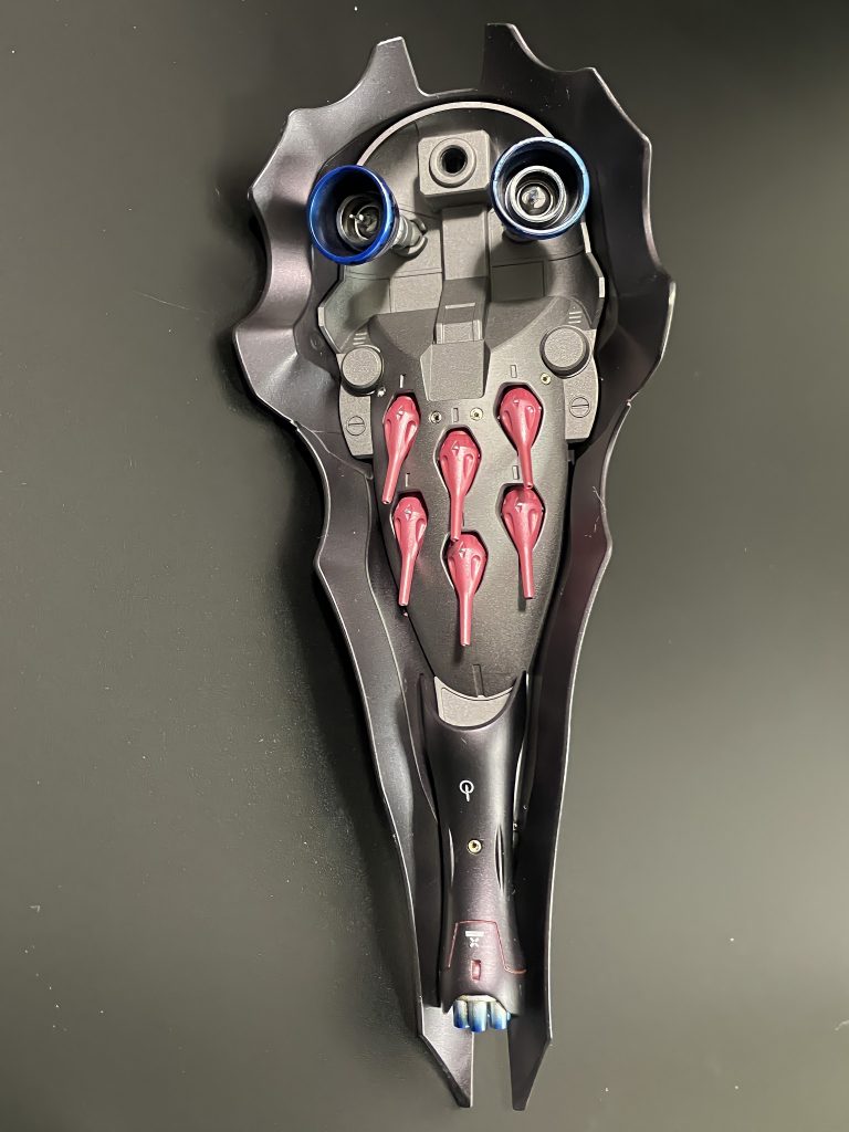 また今回はサブアームの解釈を変更して固定のガトリング砲を装備。Iフィールド対策という設定です。ガトリングとバーニアには焼け塗装を施しています。というかこの機体、こんなにでかいのにほとんどバインダー内のバーニアに推力依存してるのやばいっすね...