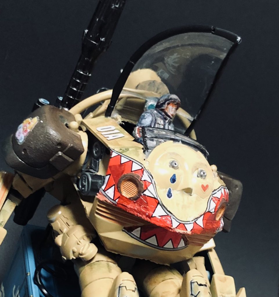 シャークマウスはMGボールのデカールを使いましたが、貼るのにえっらい苦労しました😓なお、トーマスフェイスのインパクトが強すぎたため、眉と口を消したり、目にビーズをはめ込んだり、ピエロみたくお化粧したりといろいろ加工しています。