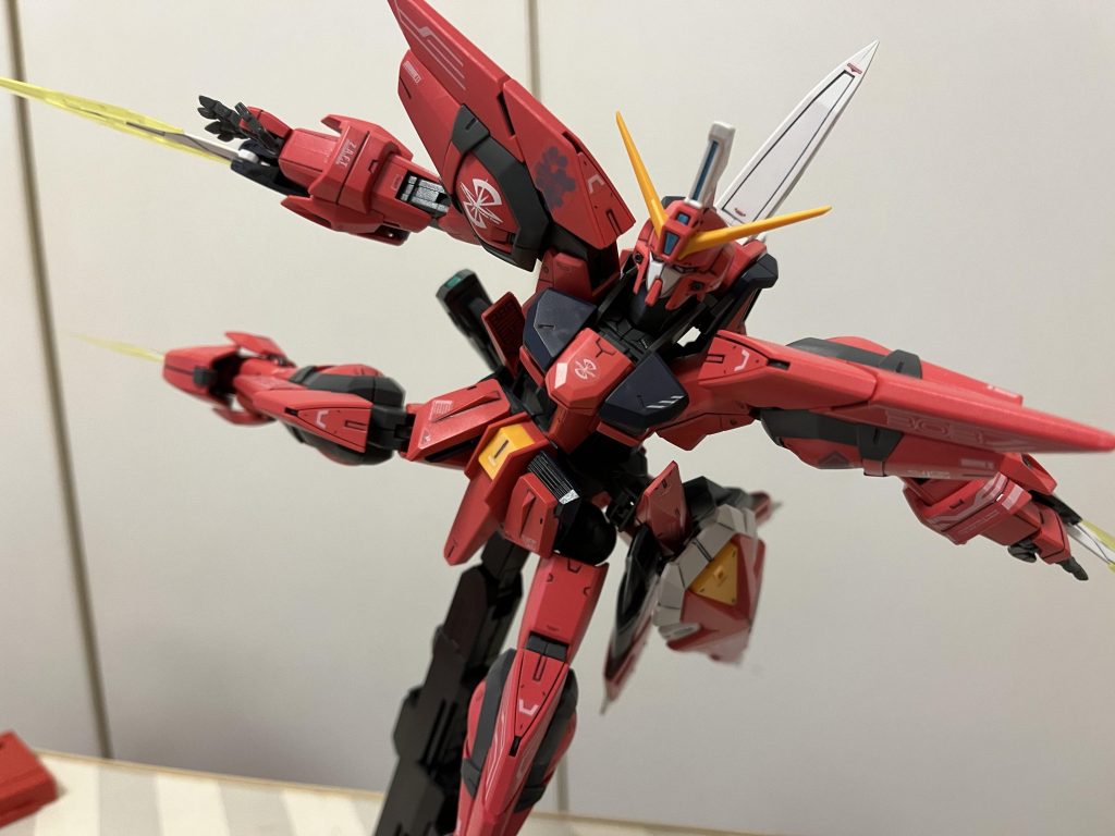 足サーベルは他のMSと全然違うポージングになって面白いですね。