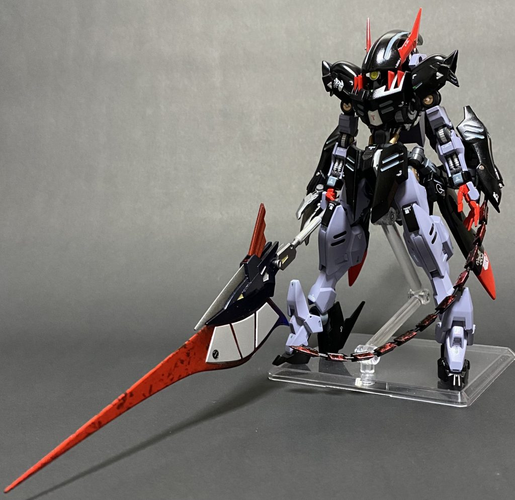 ディキャパテイションランス特殊超硬合金製のランス。モビルスーツをフレームごと切断するほどの切れ味を誇る。