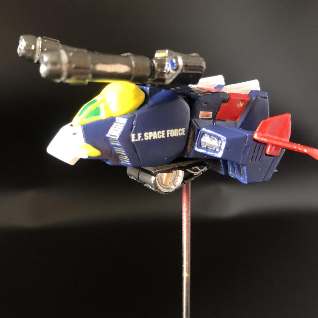 Gファイター本体の尺が短いので、収納時のキャタピラは斜めに切って、後ろ半分が隠れてる風にしてみました。