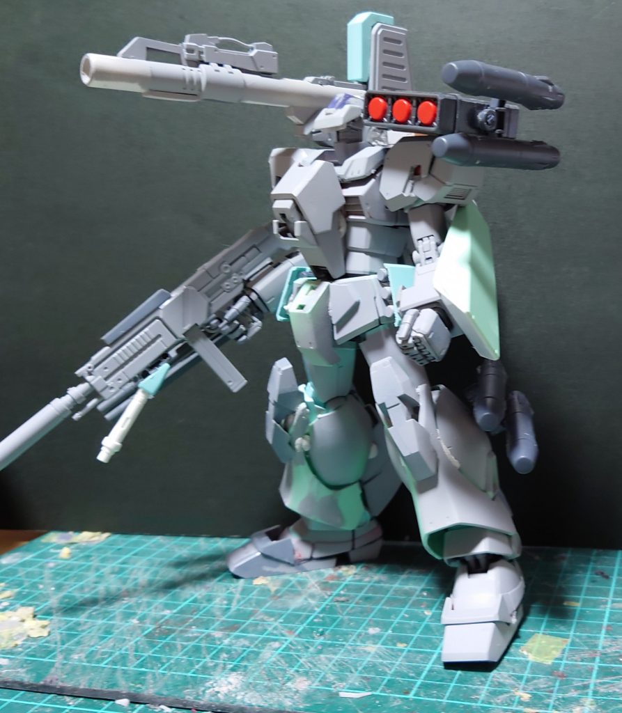 ジェガン、ジェスタキャノンの余剰パーツ、フルアーマーユニコーンのミサイル、リゼルのジャンク等で構成ています。