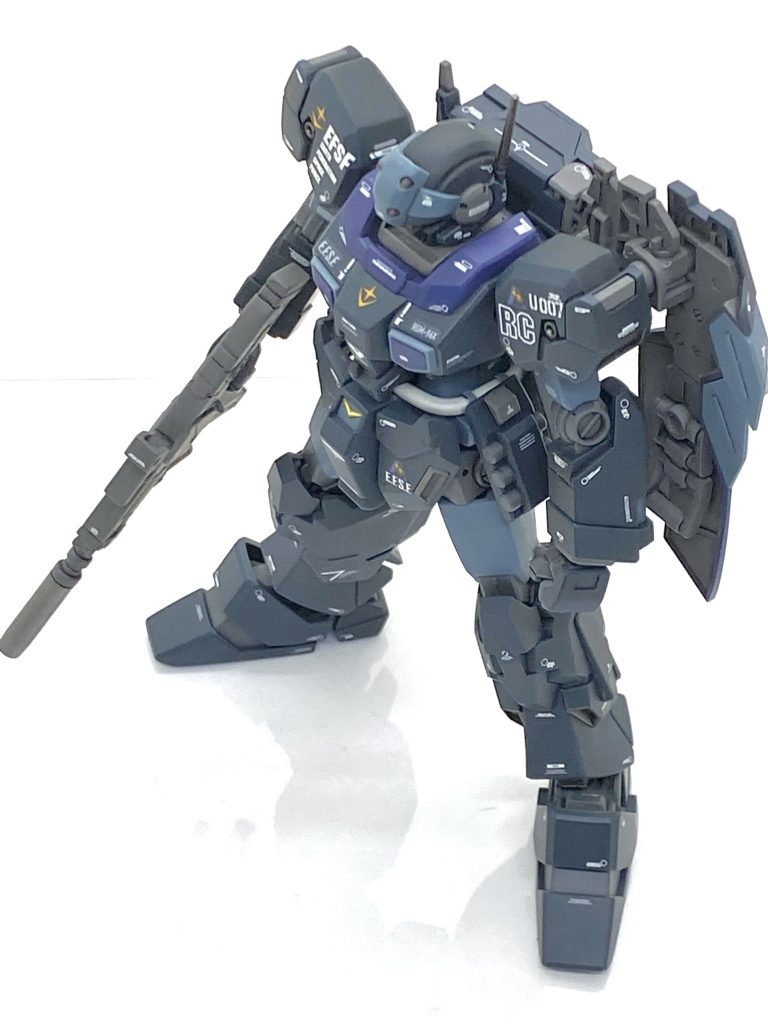 ランドセルのバーニア、アンテナ、ビームライフル先端以外の部分は(クレオス)Mr.カラーGXスーパースムースクリアーを吹き付けております。