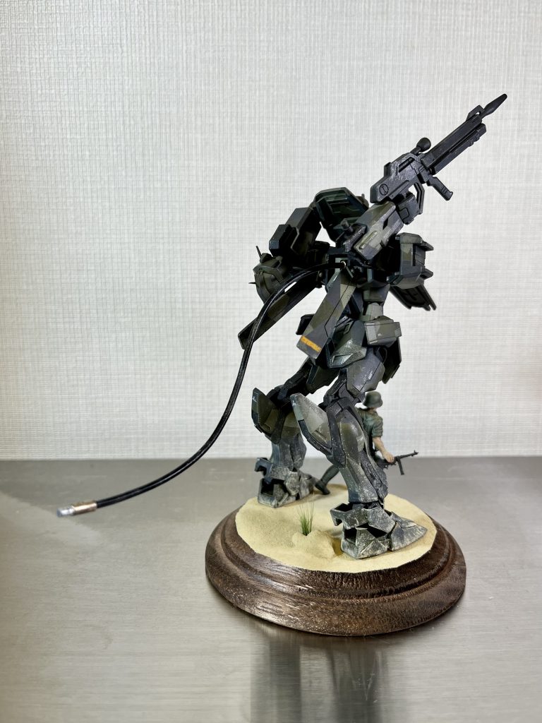 ストライクガンダム(逆関節のすがた)–3枚目/制作者：月乃まゆ