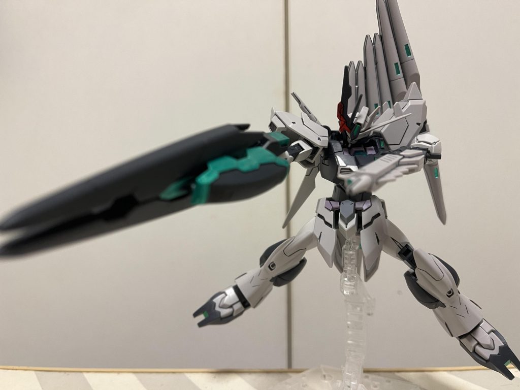 アルスアースリィのライフルも借りてきて、2丁拳銃で!アルスコアにライフルだけとは言えアースリィの部品が入っているのは助かりますねwテキトーにメタグリーンで塗り分けてみました。