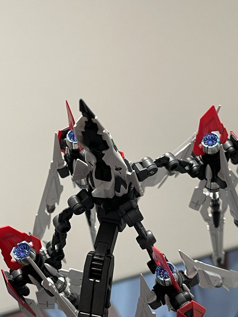 バーニア部分をガイアのクロームで塗って内部をクリアパープル塗って、その上からクリアブルー