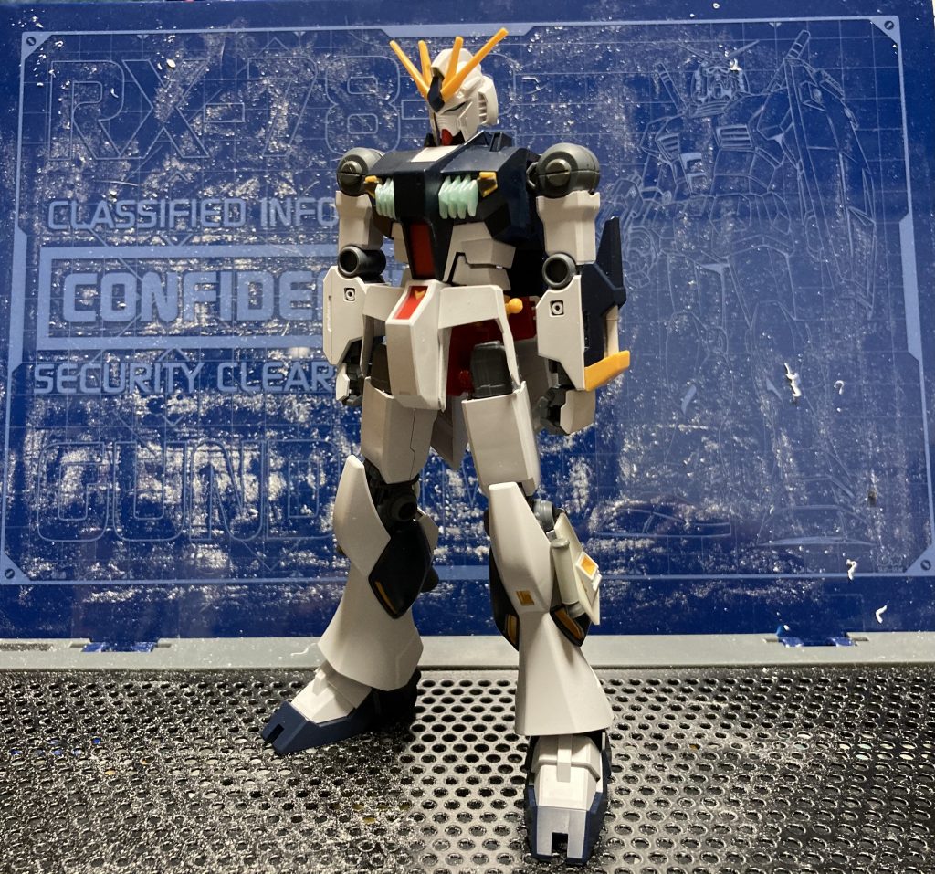 足の箱組が出来た頃にフロントアーマーを切り出し、削り出し