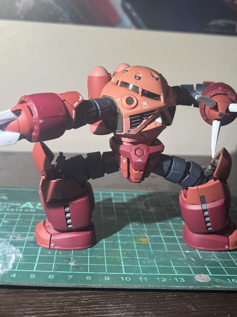 シャア専用ズゴックと言えばのポーズ。