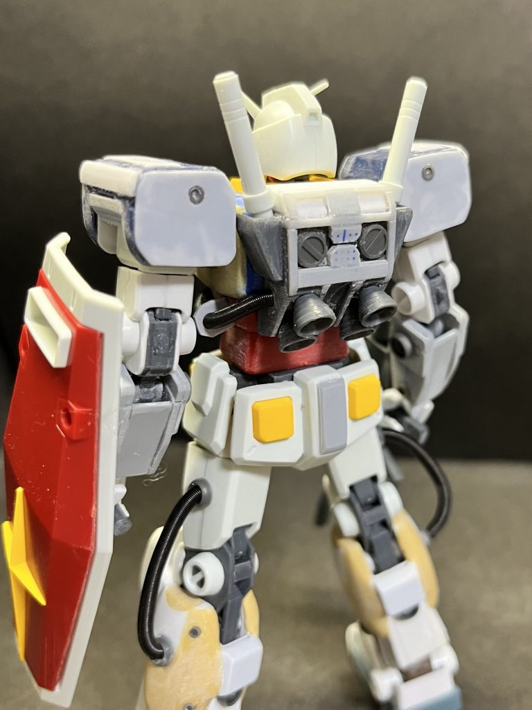 バックパックは最初そのまま行こうとしましたが折角なので16巻限定版の背面デザインを元にプラ板と市販パーツでディテールを再現しました✨