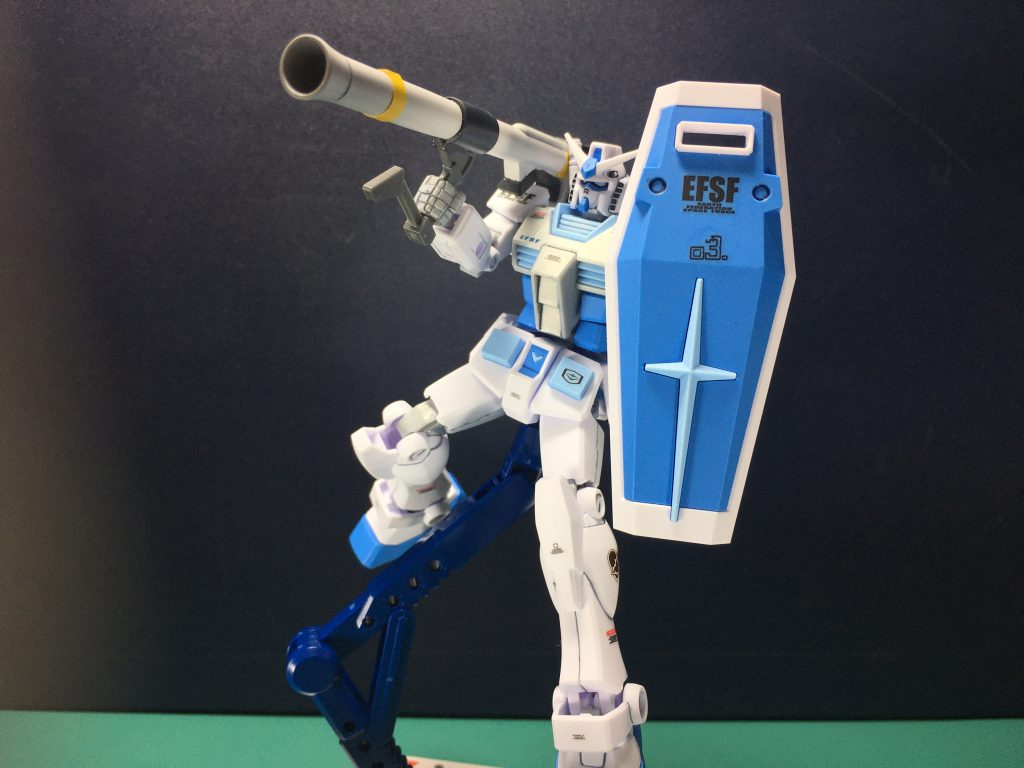 もともとは一番くじのG-3ガンダムについてたハイパー・バズーカを持たせて。当初はアレックスバズーカっぽくする予定でしたが頓挫。「ガンダムビルドリアル」のナナハチが持っていた改造バズーカ「アルマゲドン」風に塗っています。