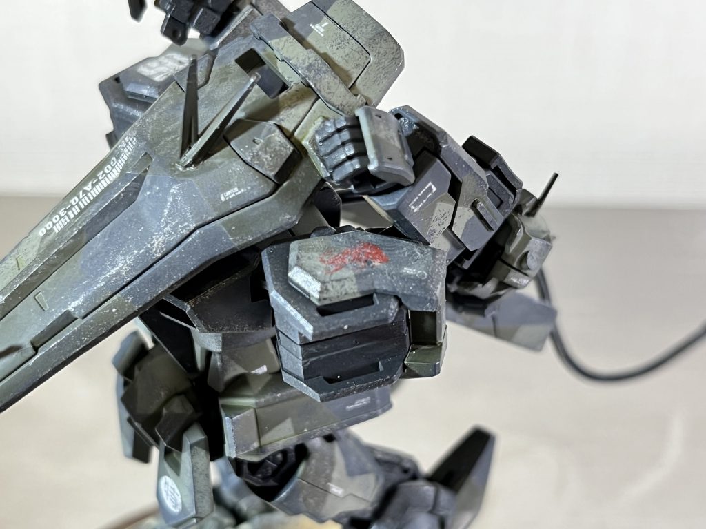 肩にはレッドブルのロゴを入れていますレッドブルのプルタブを使ってステンシルした感じです☺️