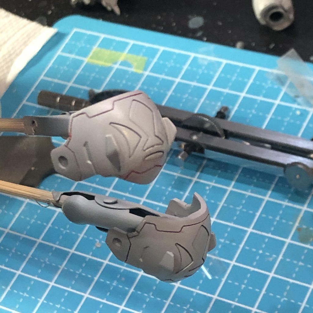 各部の特徴的なパネルラインはスジボリで追加しました