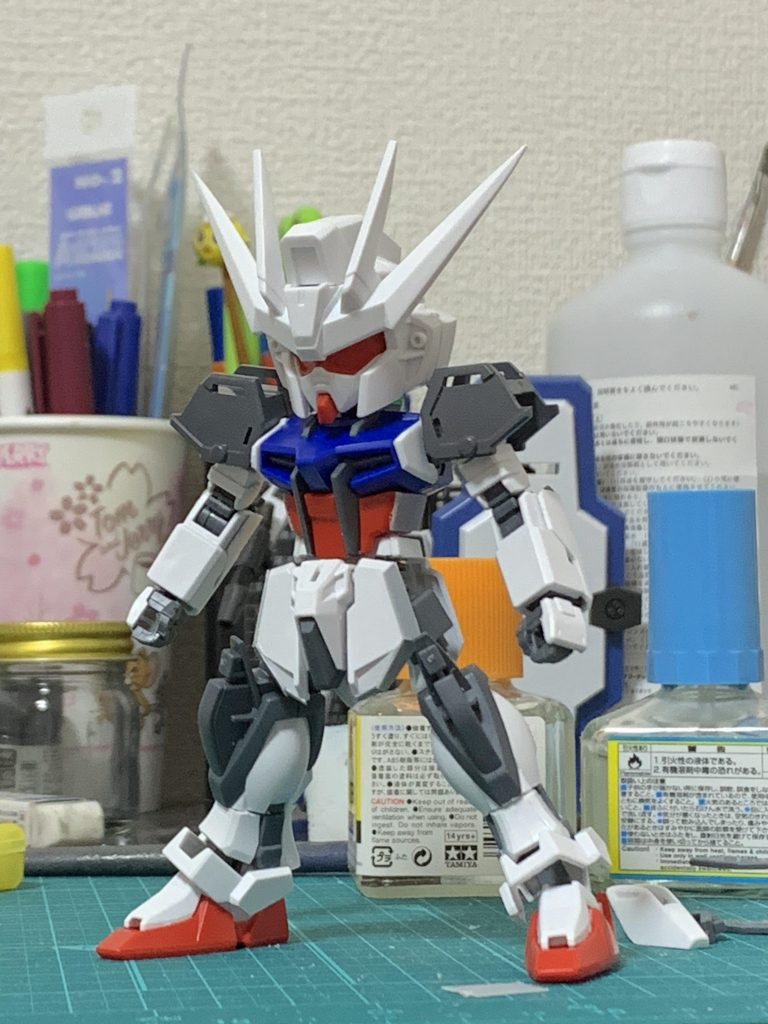 全体のバランス調整。だいたいHGのままだと細くなる傾向にあるので横に太らせたりもします。