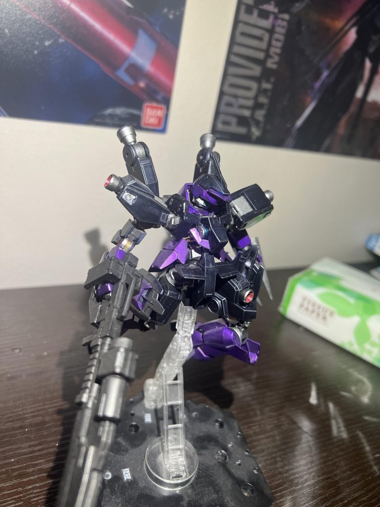 キャンディ塗装、光沢トップコートで作成しました。本当は、グレイズリッターで余ったブースターなどを付ける改造をする予定でしたが、位置がうまく決まらず、そのまま塗装してしまいました。今度、気が向いたらもう一度やってみようかと思います。