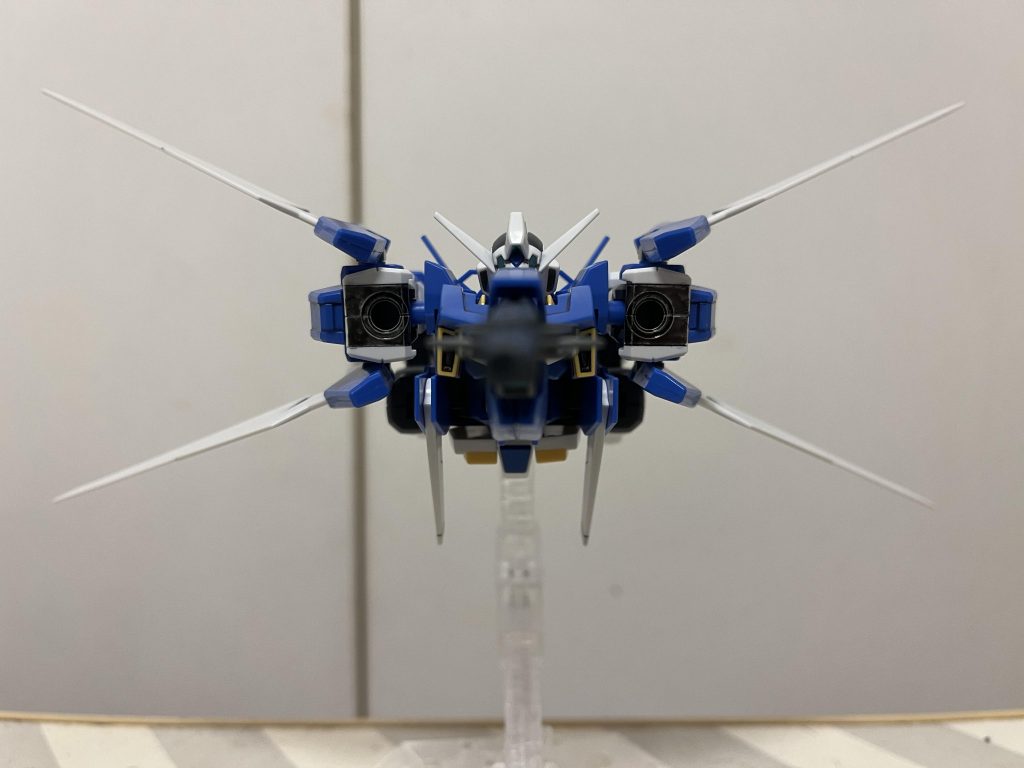 正面から。これ、逆光にしてシルエットだけにすると今度はグレートフォックスに見えると思うw