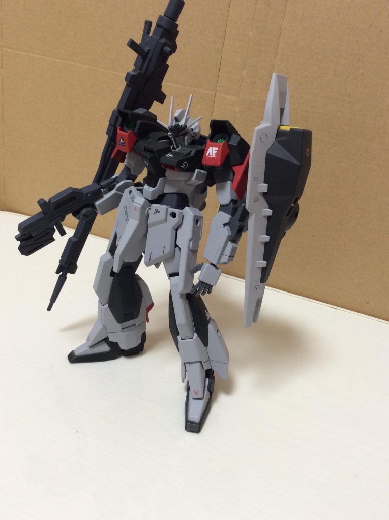 接近戦ではショートバレルのビームライフルを使用します。