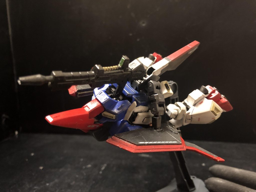 と、いう訳で可変開発室の出番でございます。差し替え変形無しで、そのまんま可変させてみたいでしょ？楽しいよ？？では早速、SD Zガンダムの可変機構を解説していきましょう。宜しくお願いします。