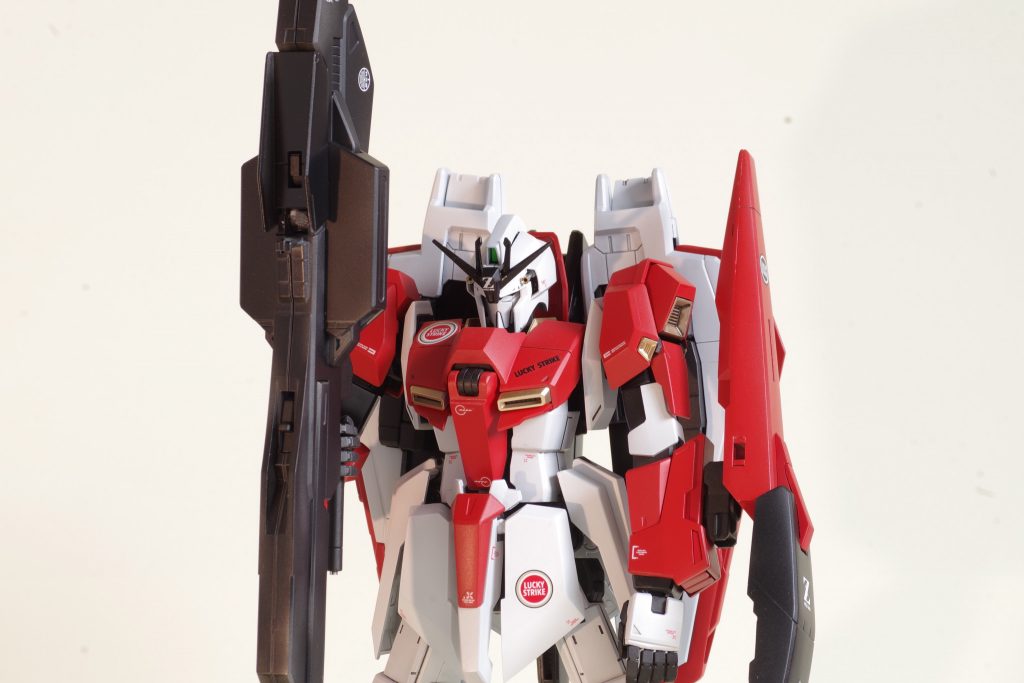 ヘルメットを前後に2mm拡幅しました。顎を数ミリ削って顎引き角度を調整しました。