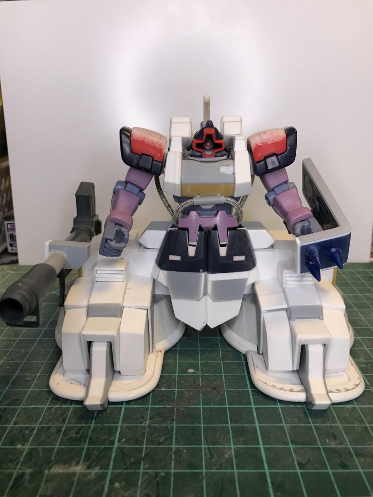 今回のドム・レゾナンスのコンセプトはプラ板、プラパイプ、プラ角によるフルスクラッチです♪ポリパテ、エポパテを使用せずに曲面を表現することです脚部はほぼ箱組みで仕上げましたので軽くなりました