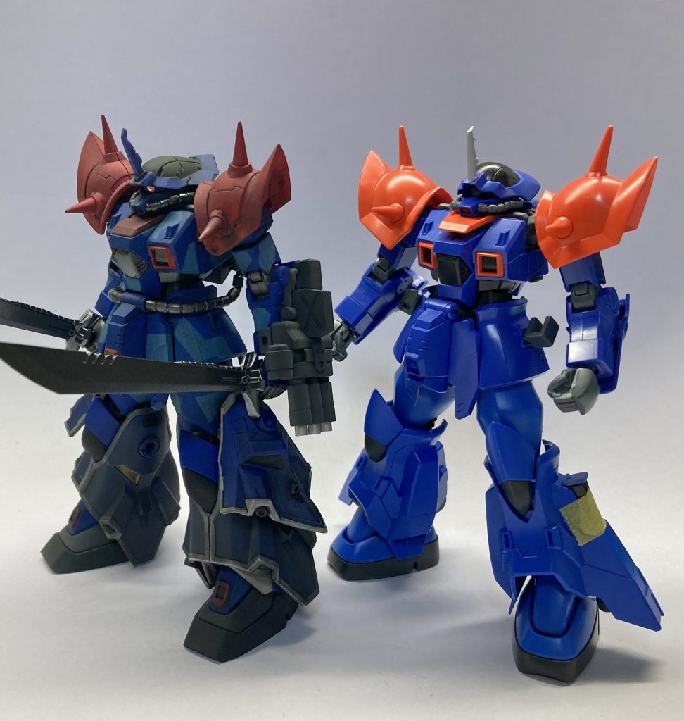 モノアイはクリアパーツにしているので角度によっては発光しているように見えます。