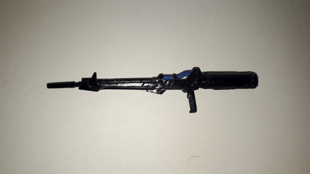 ビームライフルはZ系のものに旧キットのザクタンクのプロペラントタンクを取り付け、高威力のビームを連続で撃てるという設定です。