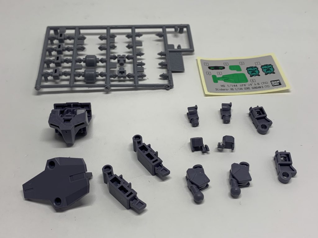 余剰パーツ類。HGBD:RユーラヴェンガンダムからコアガンダムⅡ部分のみ使用しているのでその差分が余りますね。……加工が前提ではありますがオリジナルコアドッキングシステム的なのにも利用できると思います。あとはミキシングでジョイントとして使うこともできそうです。