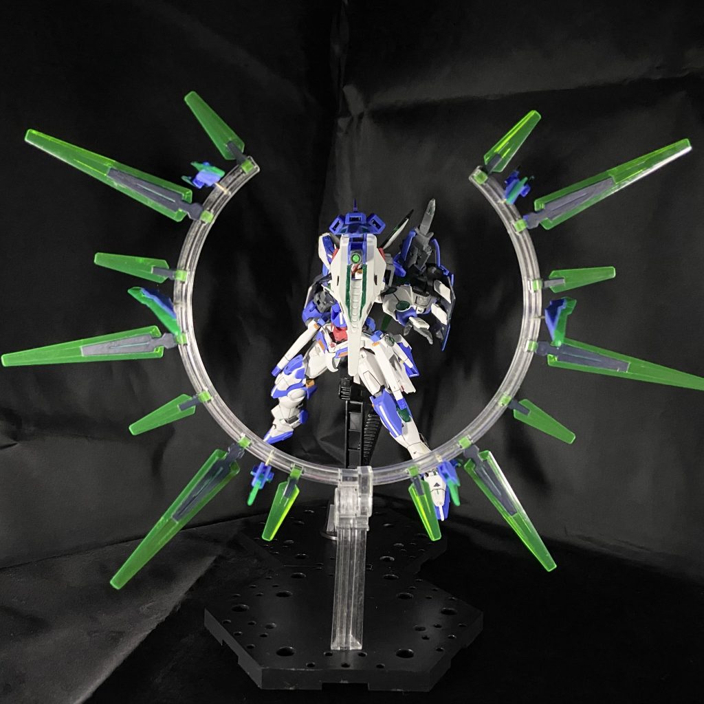 必殺技は「GNドライブキャノン」GNシールドを展開し、内側に搭載されたGNドライブから高濃度のGN粒子を放出する。前方に展開させたビットで粒子フィールドを形成することで増幅させることもできる。機体内の約半分のGN粒子を使用するため、GNドライブキャノンを使用した後は数秒機能不全になる。