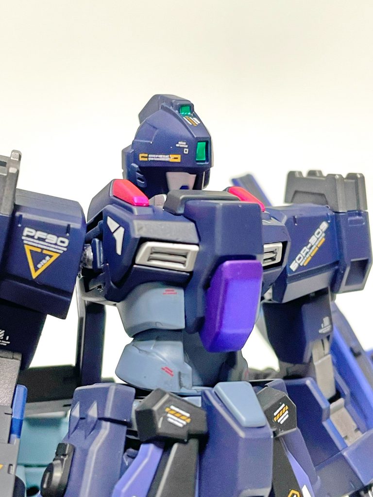 バストアップ。フェイス部分にもセンサーを配備し僅かな情報も見逃さない!以上が機体設定です。