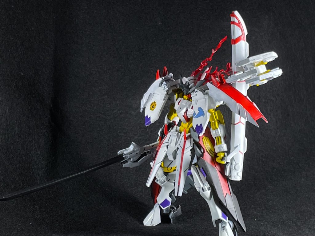 また、斬艦刀の鞘は打撃武器にもなる