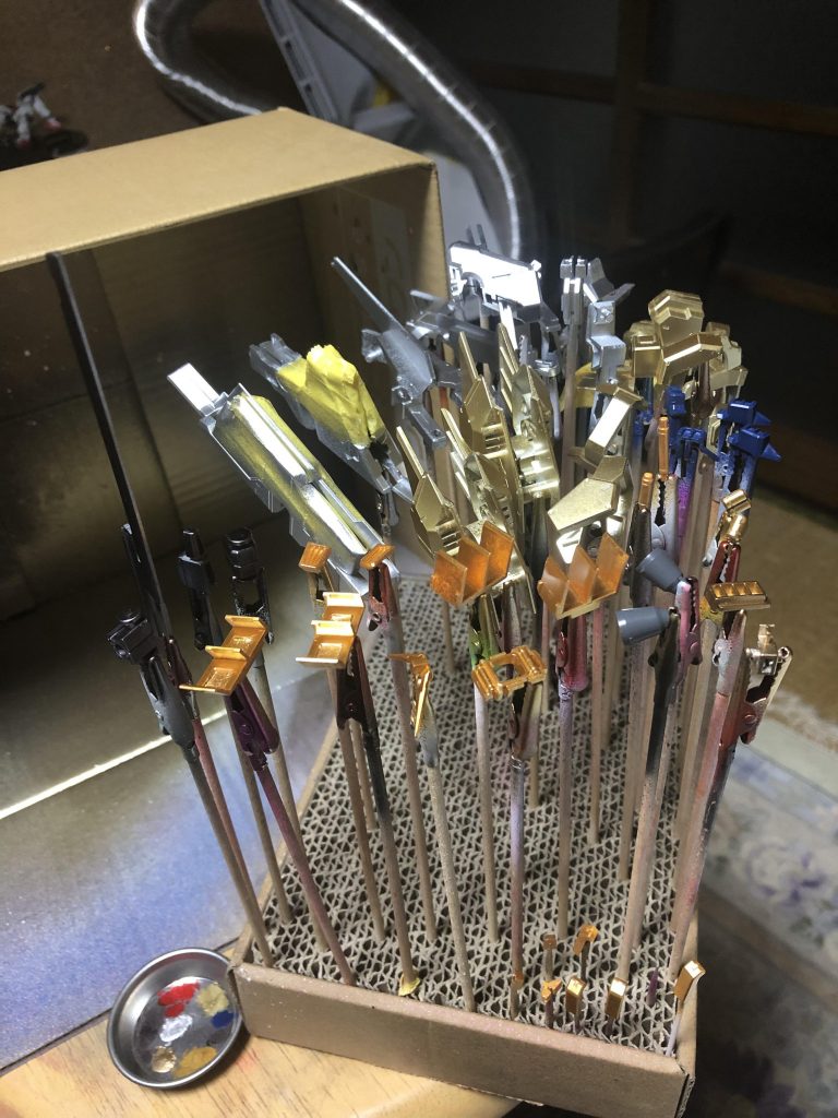 細かい塗り分けはあまり考えず、パーツ単位でたったか塗っていきます^_^b