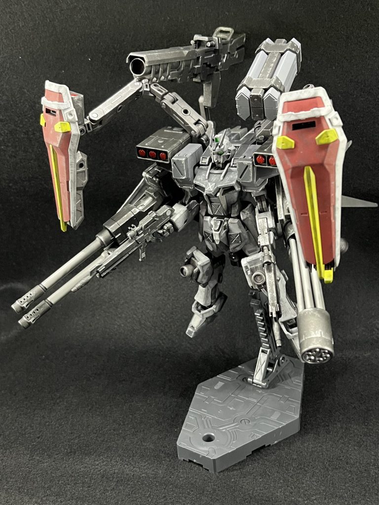 モチーフは、『機動戦士ガンダム サンダーボルト』フルアーマーガンダムです。