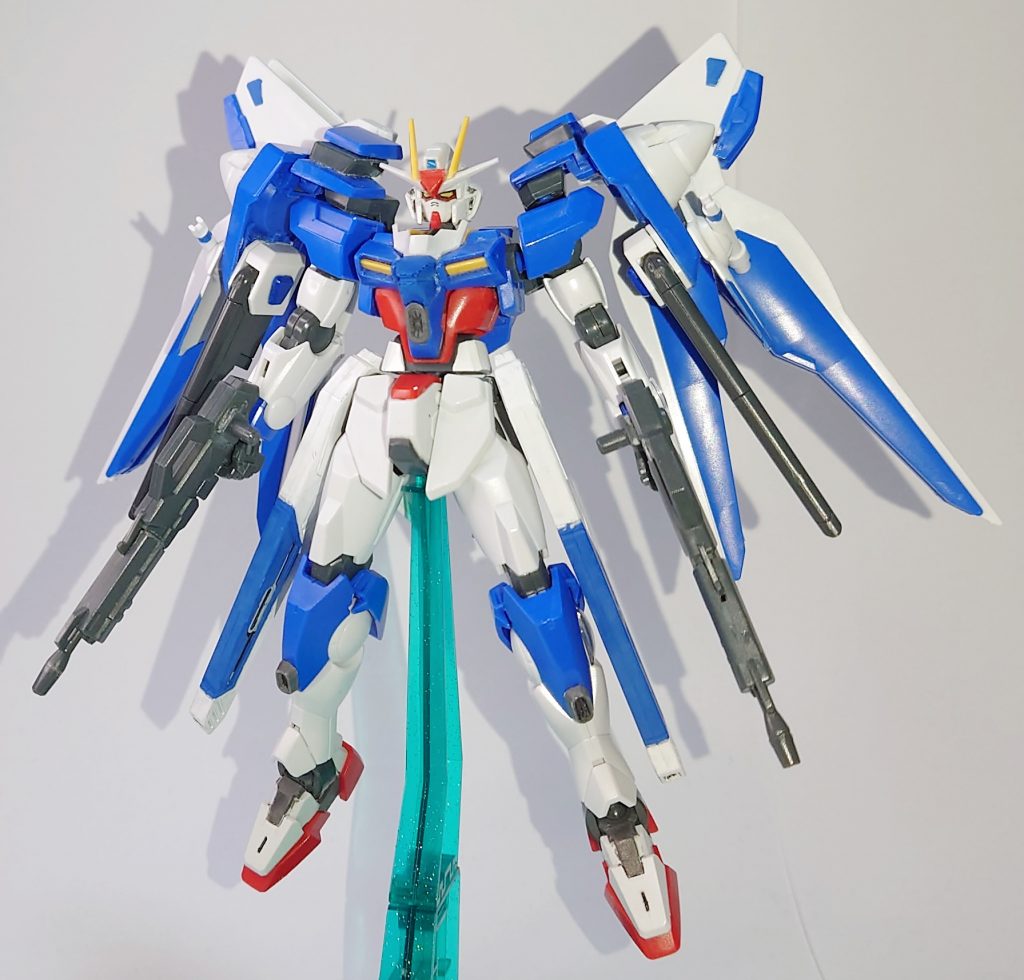 フリーダムモードフリーダム系の武装を残しつつ近接武器系を減らした形態。近接武器はビームサーベル4本のみ。