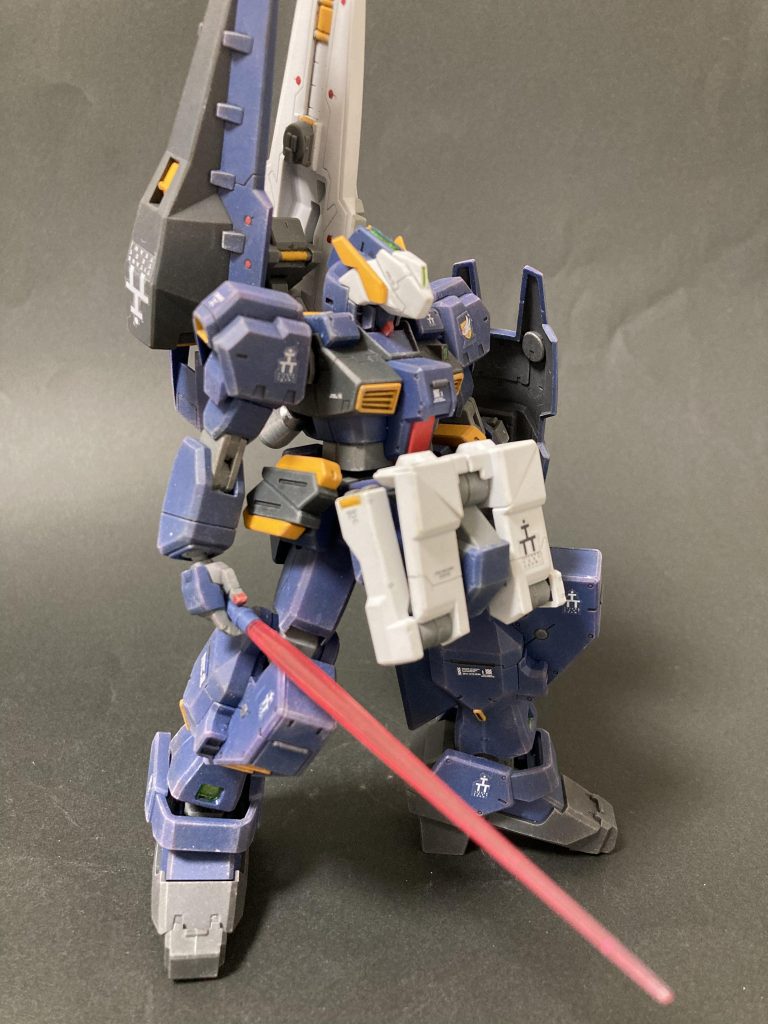 足デカガンダム（黒）–3枚目/制作者：筆塗りおじさん