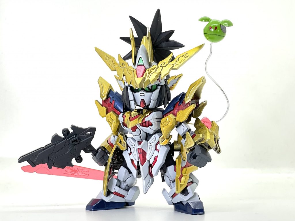 正面主に水性ホビーカラーで塗装し、金とサイコフレームの部分はキャンディ塗装を行っています。