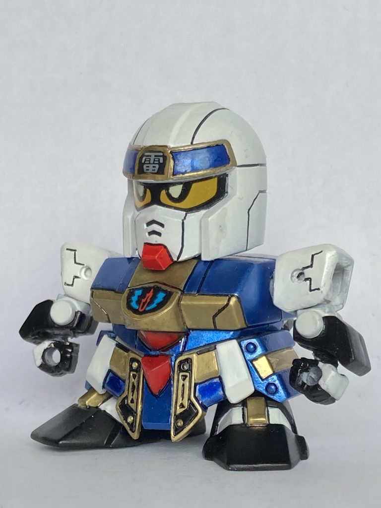 塗装はガンダムマーカーエアシステム。途中で接続部のゴムパッキンがなくなり、輪ゴムで代用しました。肩パーツはアクリジョンの白を塗ってみましたがムラが多くイマイチな出来。