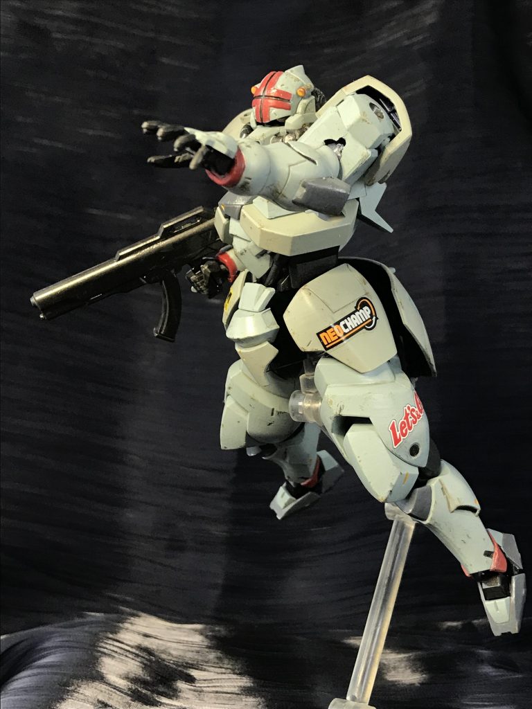 元キットのギミックが活きてるのでバイザーは降りせます。