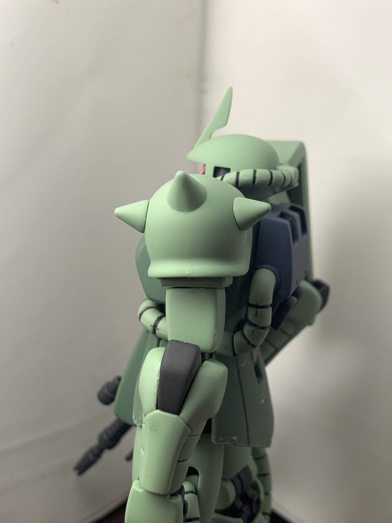 スパイクアーマーのパーティングラインも上手い具合に消せたかなと。2つの突起の合わせ目ももう少し何とかしたかった。