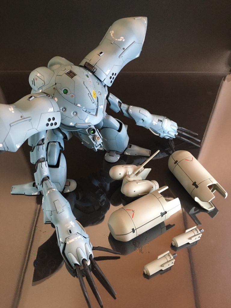 フルウェポン(・・?)タンクはイエローからグレーに変更。