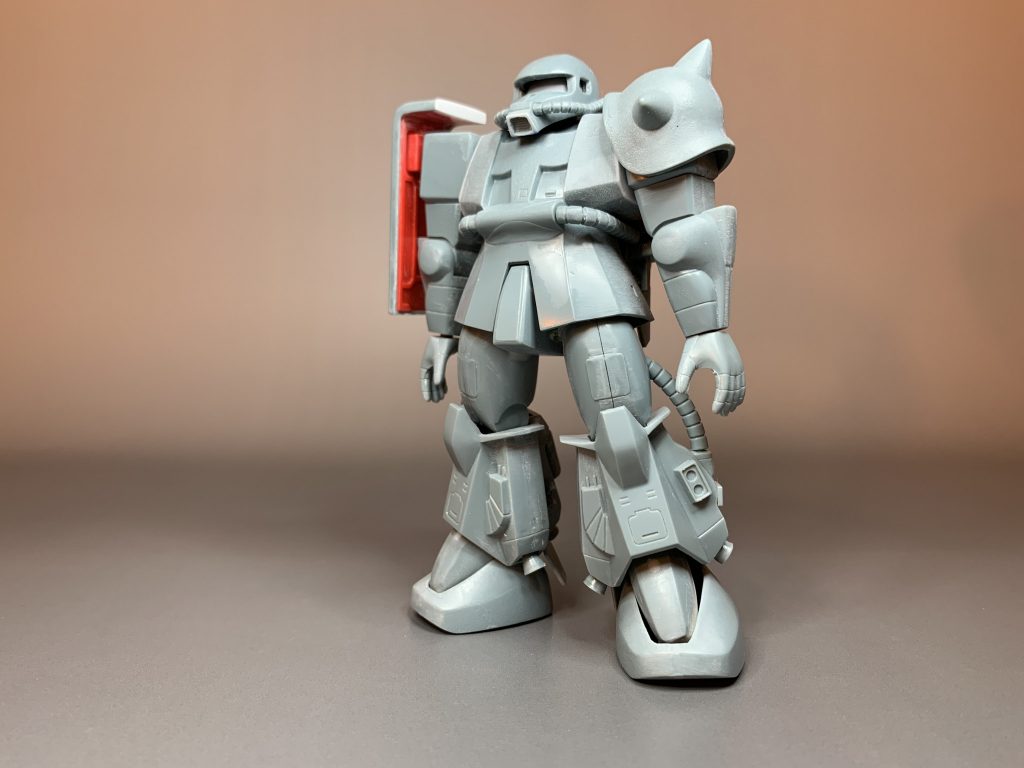 上半身は肩のハの字カット、右肩シールドの厚み増し、口元ダクト改修等を行って改造完了としました。カッコ良く仕上がったので無塗装でフィニッシュとしました。しかしMSVのMS-06Rはカッコ良いですね。👇下半身改造動画はこちら👇https://youtu.be/4BTyrVPSXFY