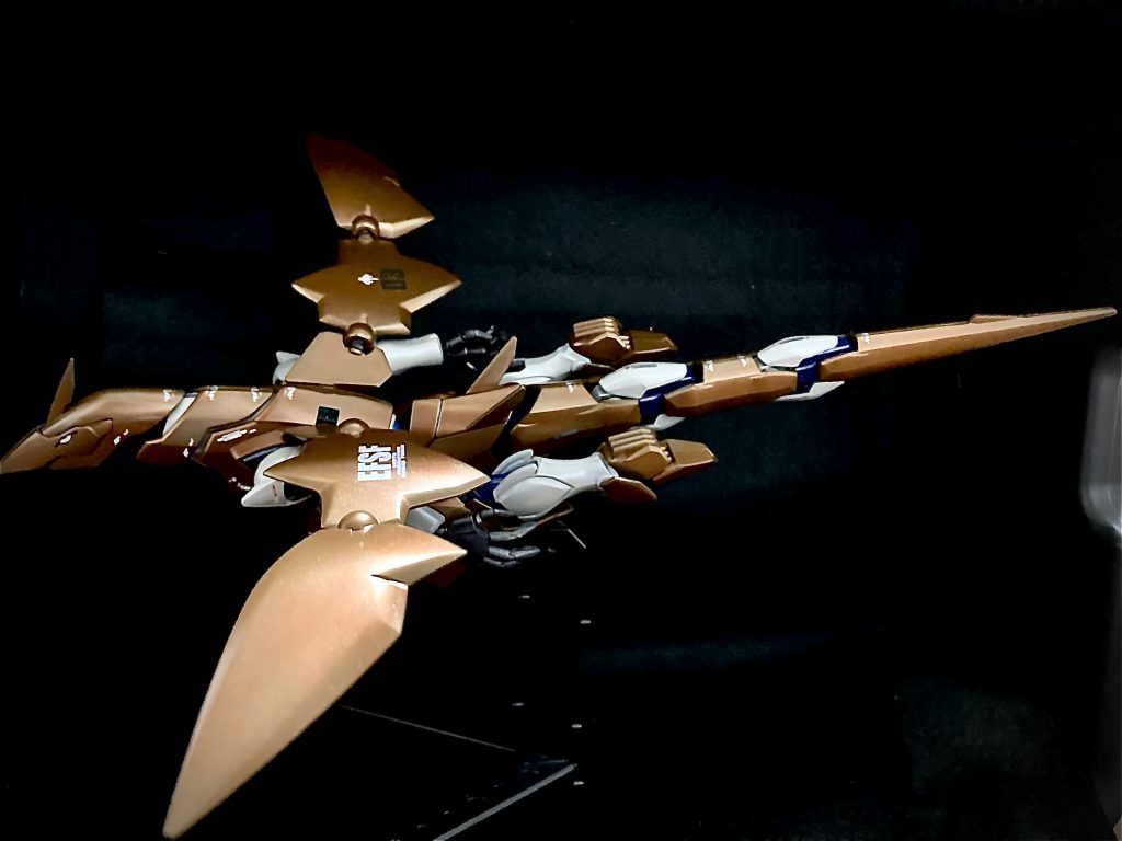 長すぎて撮影ブースに入りません。「連邦に鹵獲され変わり者のパイロットが搭乗してる」という脳内補完です