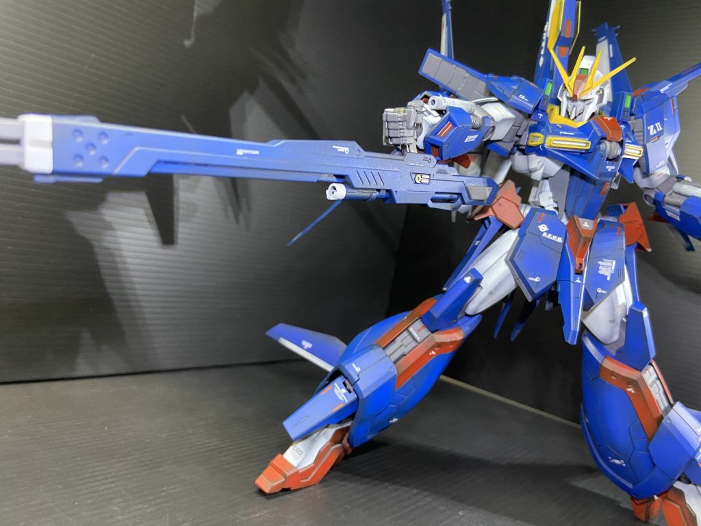 ΖIIの特徴のロングビームライフルは1/100のレジェンドガンダムから拝借致しました。