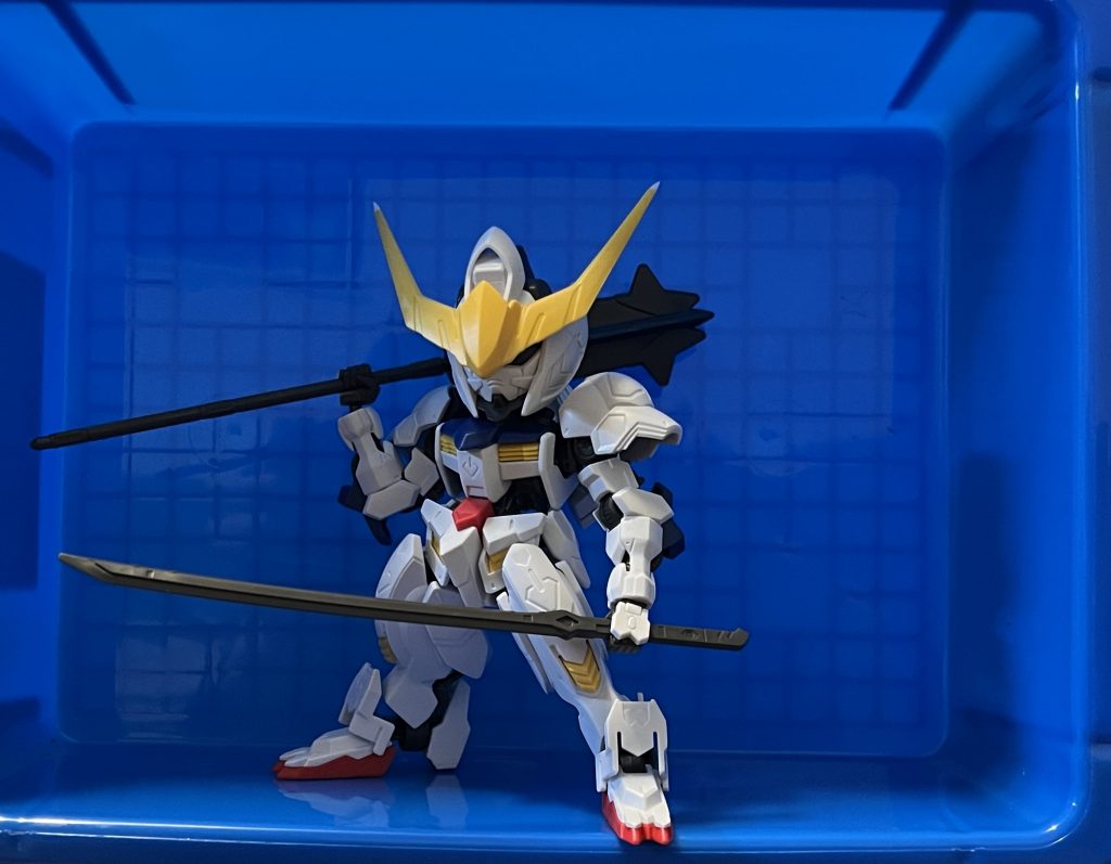 接着部分を整えてツノを少し鋭くしました。今回接着箇所はそのままでも十分整ってくれたので、パテの出番はありませんでした。