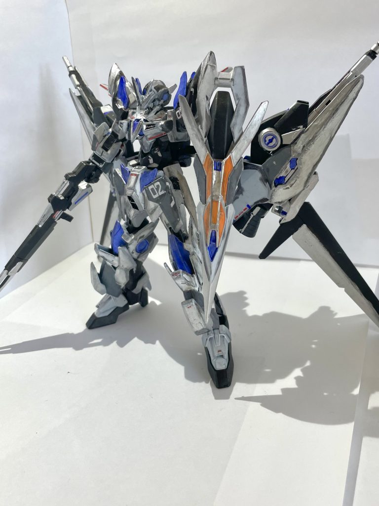 MS形態背面の大型スラスターでの高速機動を軸に射撃と近接をバランス良く行える形態。