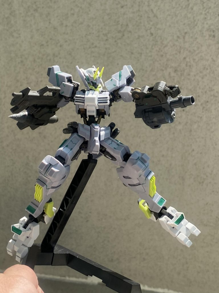 数打ちゃ当たるで牽制をする脳筋なアスモデウスくんです。