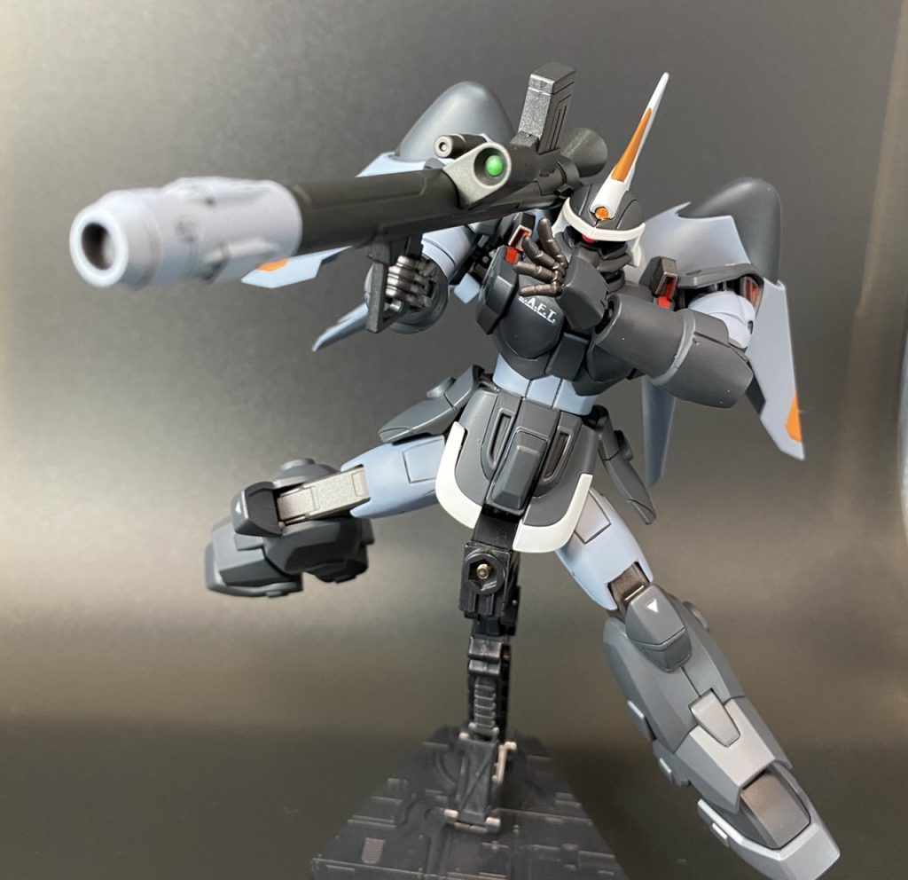 HGアストレイブルーフレームに付属する無反動砲を持たせました。バルルス重粒子砲はリゼルのランチャーで作ってみようかな？とも思っています。