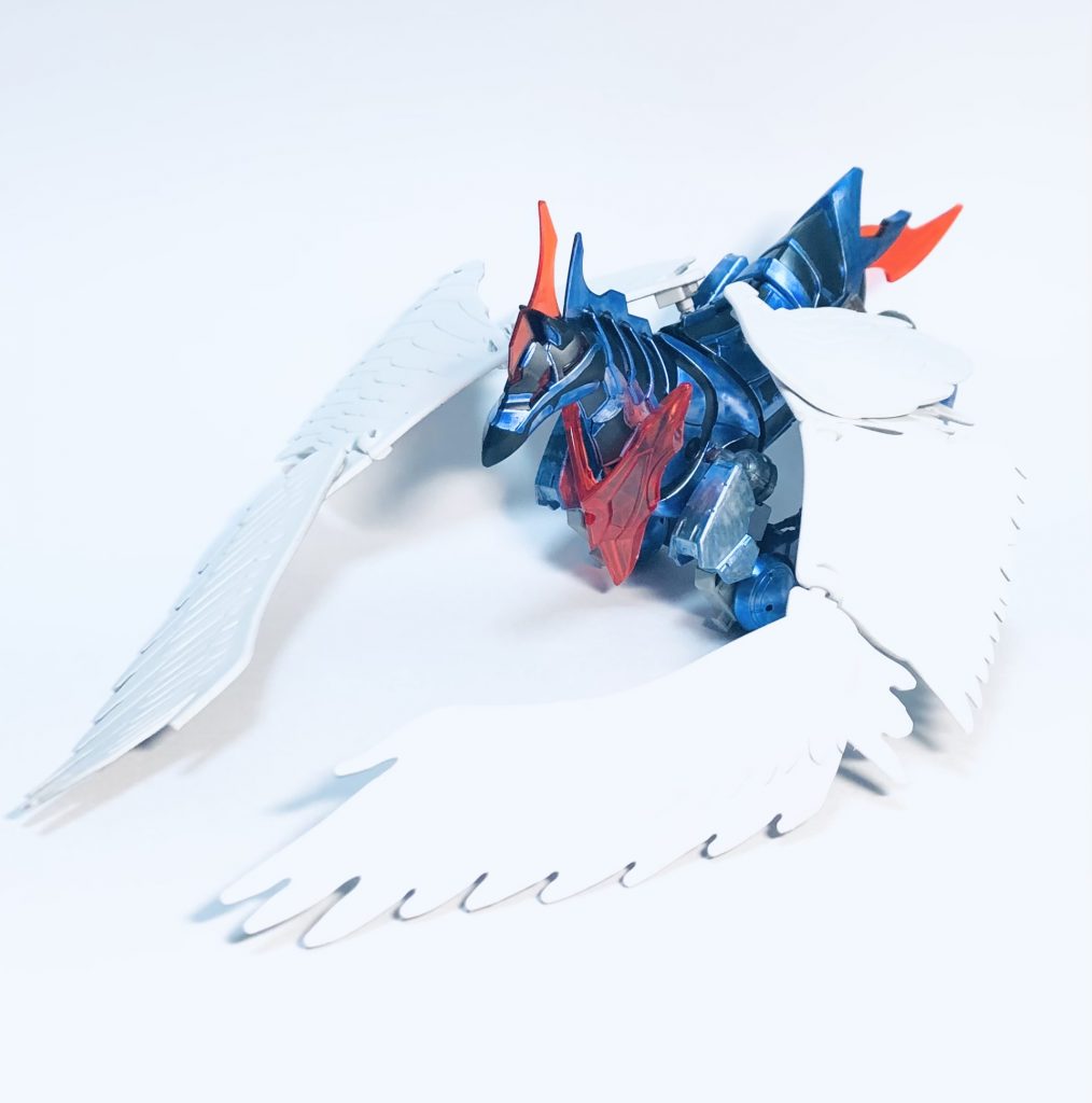 休憩、または卵温めの図。（卵生なんかーい！）なお、全体をガンマカ・メタバイオレットで塗り分け、翼の内側は同メタリックブラックをエアブラシシステムで吹き付けています(๑>◡<๑)